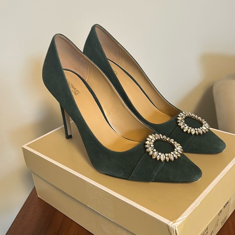 Michael Kors 4” suede pump